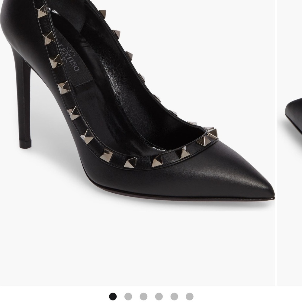 Valentino
Garavani
Rockstud Pointy
Toe Pump (Women)